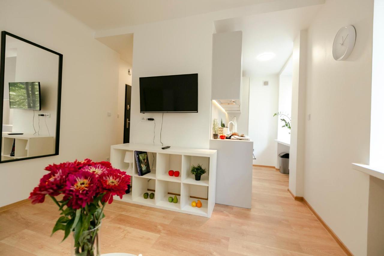 Jana Pawla II 36: Fully Equipped Studio with Free Underground Parking Warsaw Exterior photo